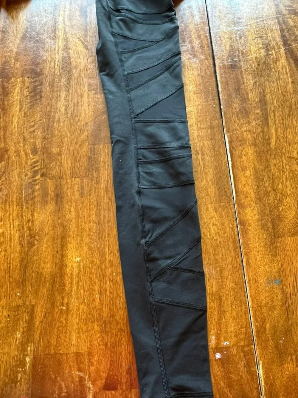 Lululemon Black Mesh Panel Leggings Sz 4 *Pilling